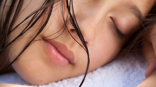 Dormir con el Cabello Húmedo: ¿Buena Idea o No? - Fortoul Online